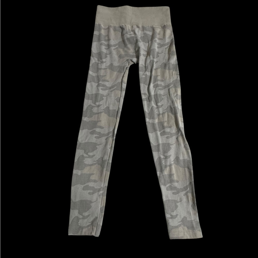Wonderly Camouflage Leggings in tan and gray